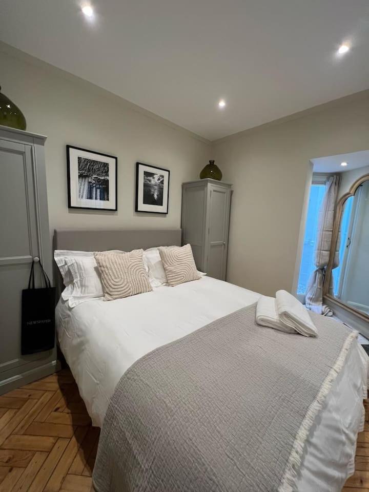 Luxury London English Charm ภายนอก รูปภาพ