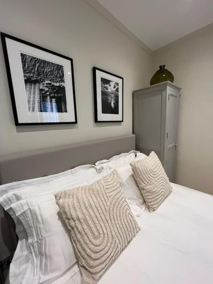 Luxury London English Charm ภายนอก รูปภาพ